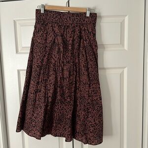 Reitmans elastic band skirt size 6